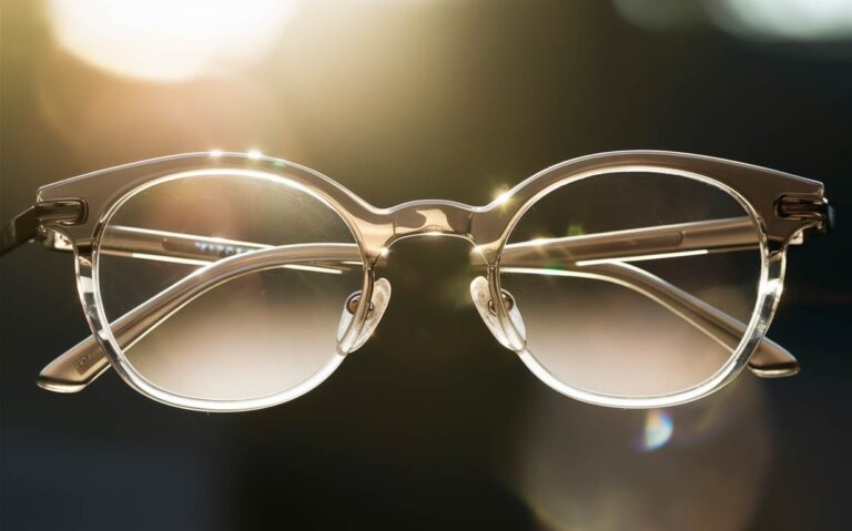 Co daje antyrefleks w okularach